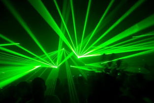 舞臺燈光選購指南 廣告設(shè)計視角下的關(guān)鍵考量